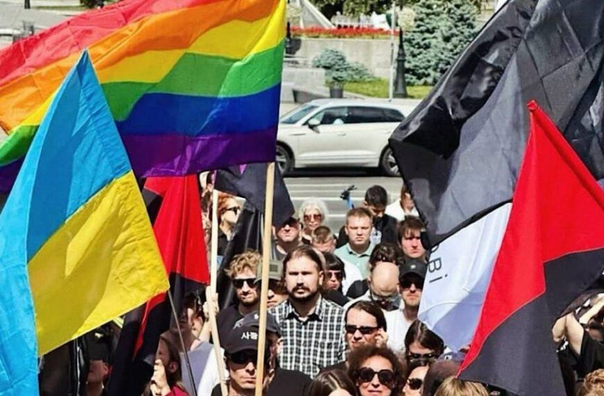 Через ЛГБТ-прапор: ветеран ЗСУ посварився з командиром РДК на похороні Чичкана