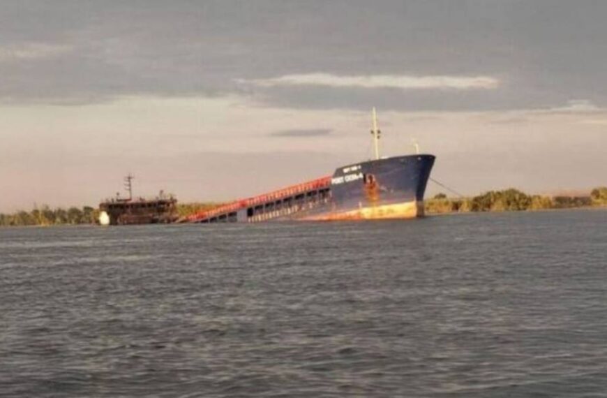 Потоплений корабель в порту “Оля”: Британська розвідка показала супутникові знімки