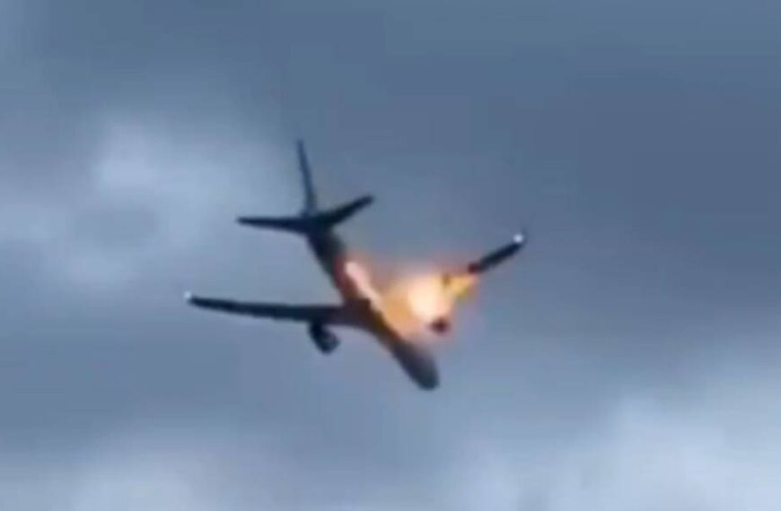 Двигун літака з понад 270 пасажирами загорівся над островом Корфу: жахливе відео