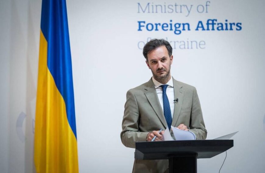 У МЗС засудили World Press Photo за “тандем” з фото дитини з України й пораненого окупанта