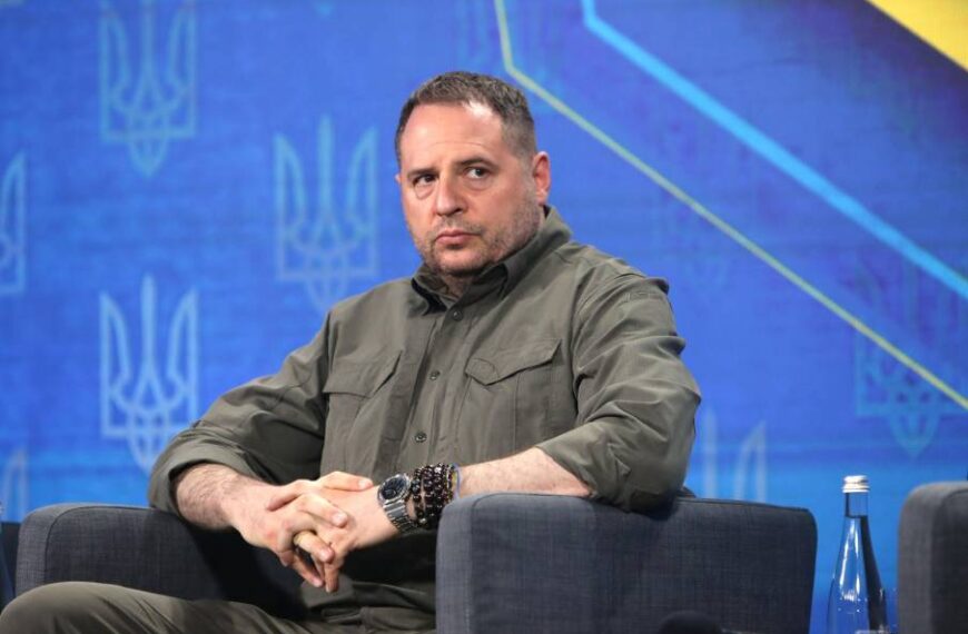 Зеленський підтримав: в ОП планують суттєво збільшити кількість працівників-військових