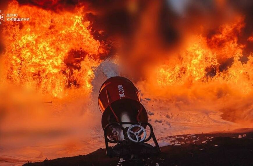 Вогнеборці ліквідували масштабну пожежу в Борисполі внаслідок обстрілу: що горіло