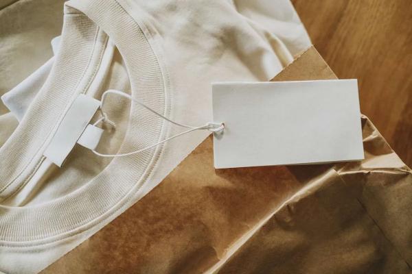 Чому новий одяг з магазину потребує прання – пояснення експерта