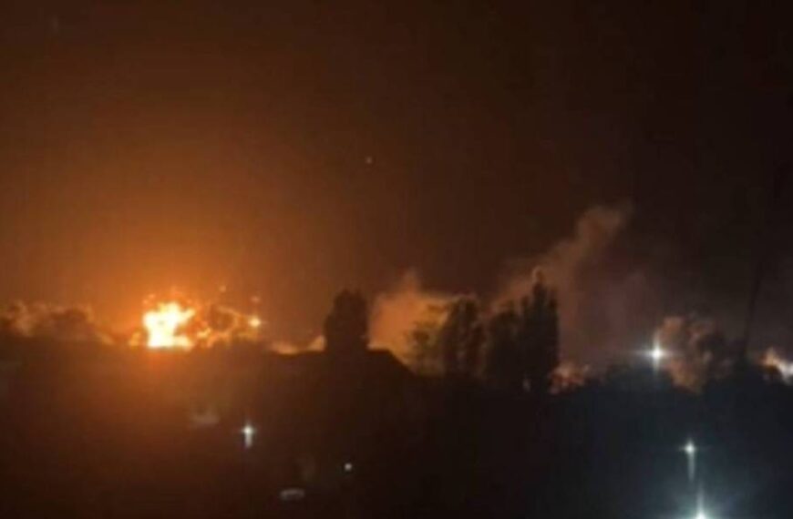 Вибухи не вщухають, спалахнули пожежі: окупанти бідкаються на атаку дронів у Ростовській області