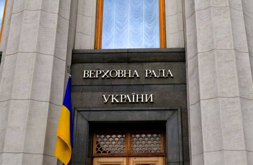 Воєнний стан та мобілізацію в Україні знову продовжать: нардеп назвав дату голосування