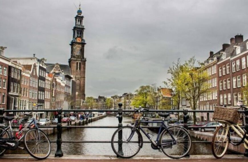 Українець, що скоїв напад з ножем в Амстердамі, виявився дезертиром і хотів до в’язниці, – ЗМІ