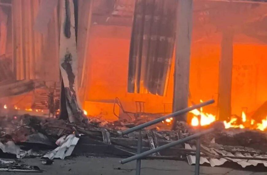 У Києві російський дрон знищив волонтерський центр “Перший Спалах”