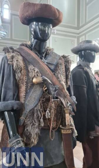 Унікальні костюми та реквізит: творці “Довбуша” покажуть залаштунки наймасштабнішого українського екшену на виставці в Києві