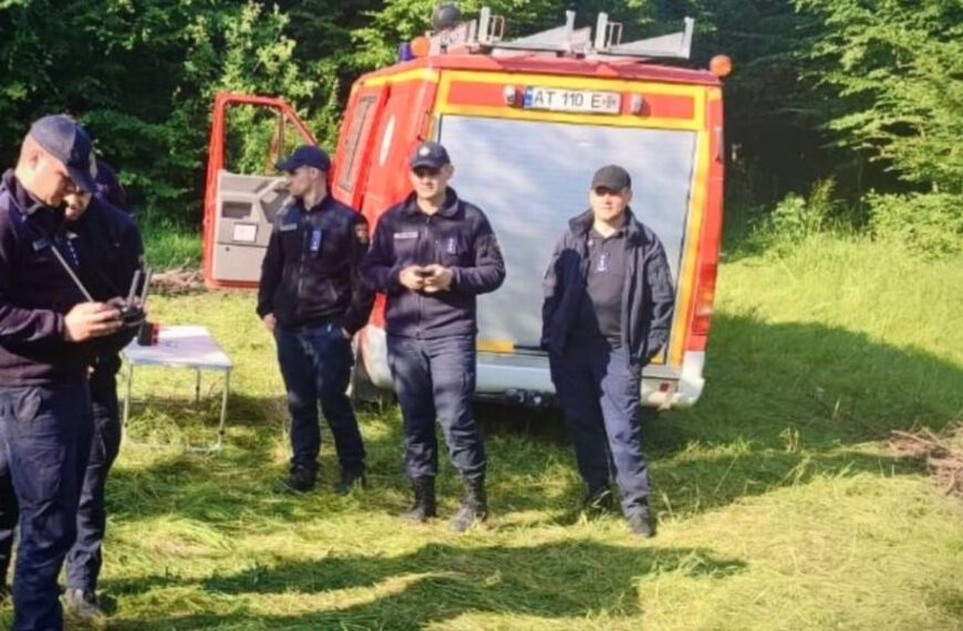 У лісі на Прикарпатті загубився 5-річний Кирило: до пошуків залучено понад 200 людей
