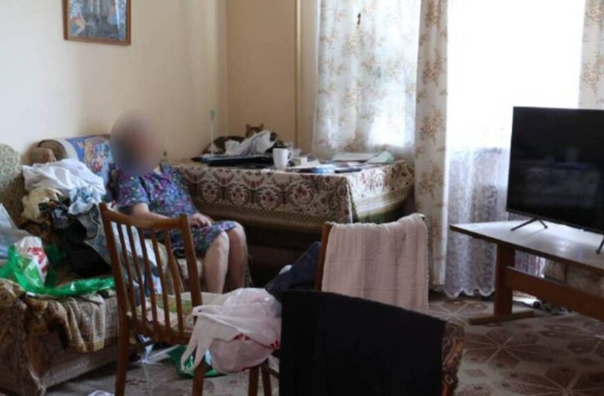 Вимагали гроші з бойових сина: на Харківщині на матір військового вчинили зухвалий напад