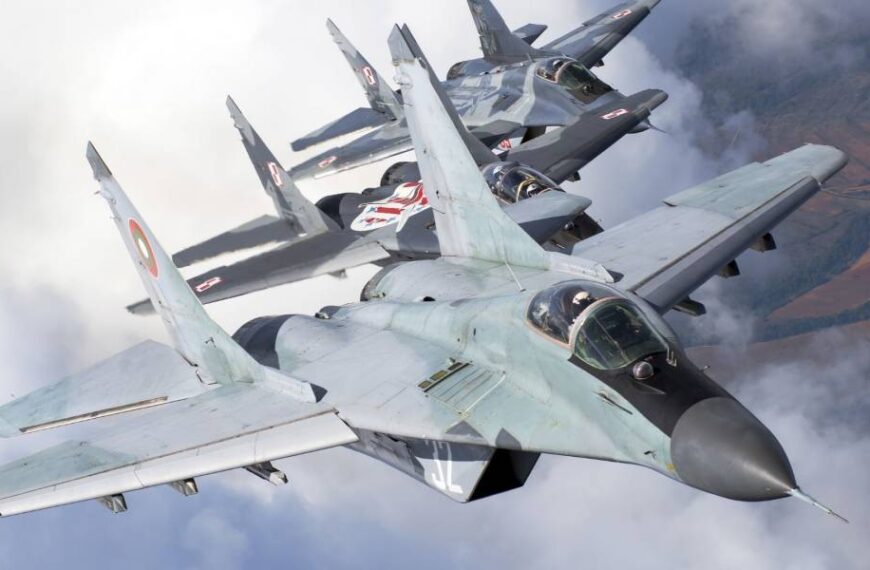 У США винищувач F-16 перехопив літак над гольф-клубом Трампа