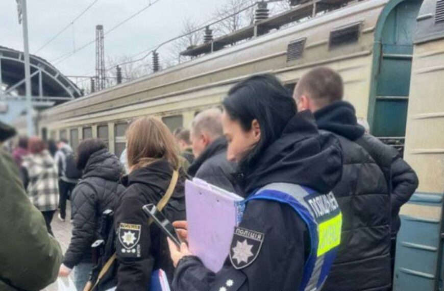 У Києві підліток заліз на вагон електрички і загорівся: хлопця госпіталізували з важкими опіками