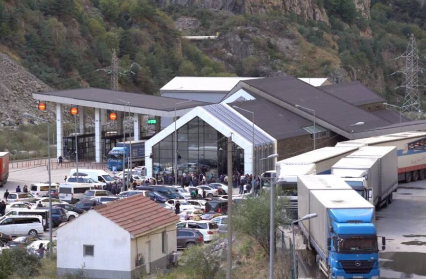 Україна повернула 65 депортованих Росією громадян, які “застрягли” на грузинському кордоні