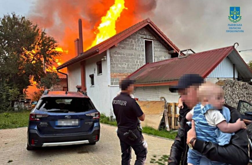 Внаслідок удару по Львову пошкоджено адмінбудівлю: там перебували люди