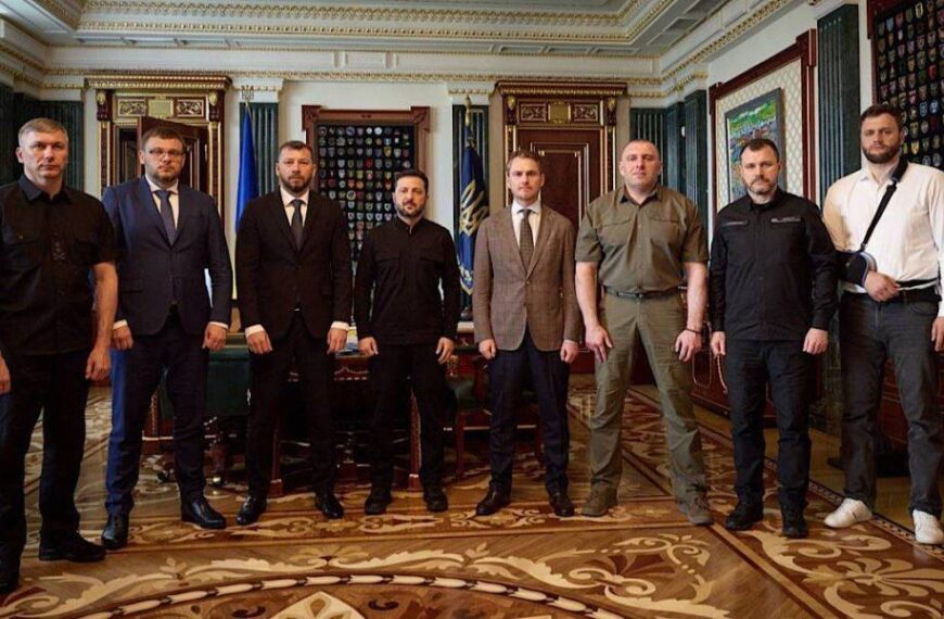 Зеленський на тлі протестів зібрав керівників правоохоронних і антикорупційних органів