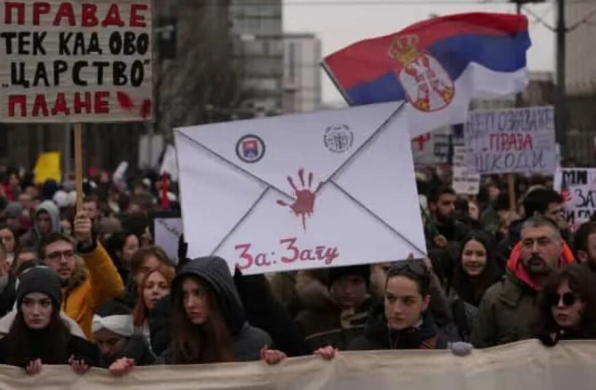 Масові протести у Сербії: тисячі людей вийшли на вулиці через трагедію на вокзалі