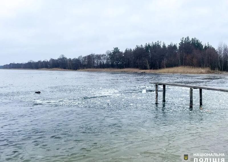 На Рівненщині трактор провалився під кригу, водій загинув