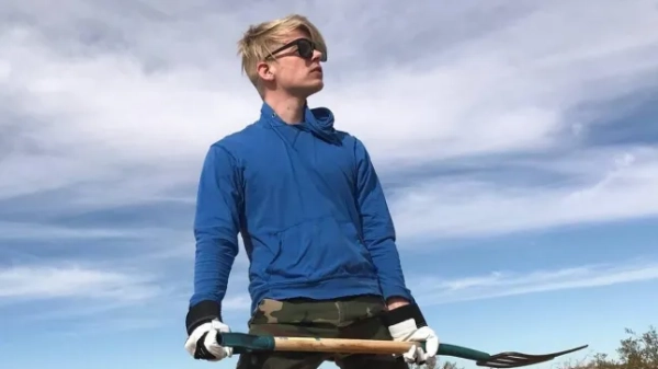 Зображення адвоката Ілона Маска як клоун: Джеймі Парккінен https://www.facebook.com/jaymie.parkkinen/photos