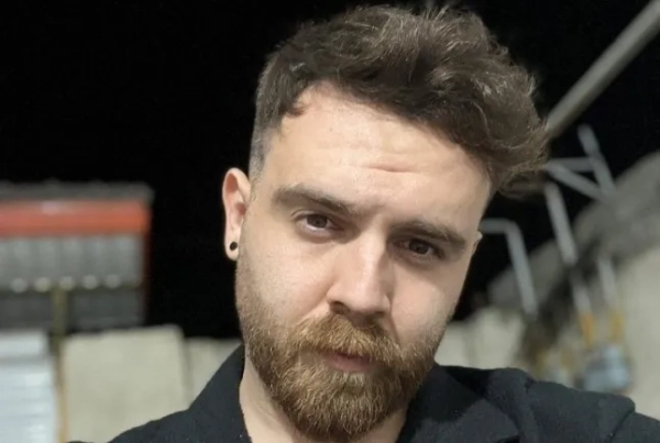 Ерфан Солтані, якого заарештували під час протестів в Ірані, робить селфі в невідомому місці на цьому недатованому фото, отриманому із соціальних мереж, опублікованому 15 січня 2026 року. Ерфан Солтані через Facebook/через REUTERS. ЦЕ ЗОБРАЖЕННЯ НАДАНО ТРЕТІЄЮ СТОРОНОЮ. ОБОВ'ЯЗКОВЕ ПОСИЛАННЯ НА АВТОРА. ПЕРЕПРОДАЖ ЗАБОРОНЕНО. АРХІВИ ЗАБОРОНЕНІ.