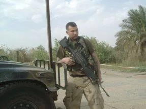 СТРІЛЕЦЬ ЛЬОДОВОГО АГЕНТА - Джон Росс в Іраку (Джонатан Росс)