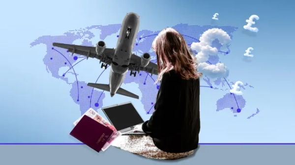 Колаж із зображенням жінки, яка шукає щось на ноутбуці, літака, що пролітає над головою, та знака фунта стерлінгів на блідо-блакитному фоні.