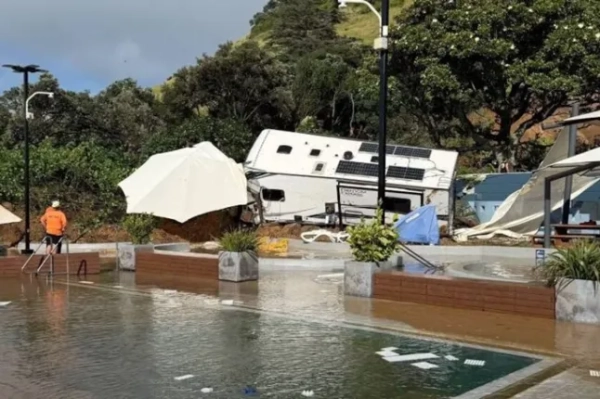 15486351 - Діти зникли безвісти після жахливого зсуву, що обрушився на кемпінг у Новій Зеландії 15486791