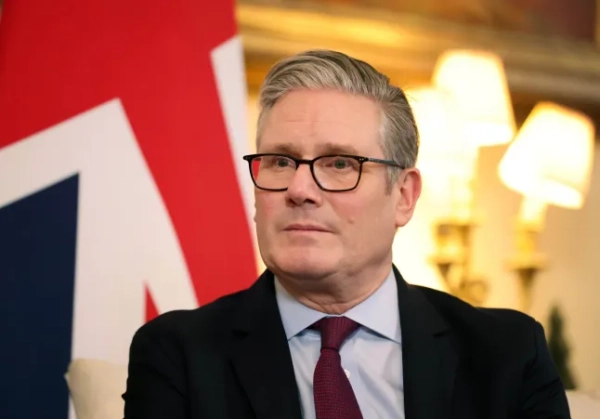 epa12587722 Прем'єр-міністр Великої Британії сер Кір Стармер під час переговорів з прем'єр-міністром Бельгії Бартом де Вевером на Даунінг-стріт, 10, Лондон, Велика Британія, 12 грудня 2025 року. EPA/ANDY RAIN / POOL