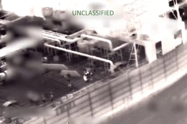 Південне командування США @Southcom ? 5 млн. Сьогодні вранці наші об'єднані міжвідомчі сили знову надіслали чіткий сигнал: «Для злочинців немає безпечного притулку». Під час передсвітанкової операції морські піхотинці та моряки з Об'єднаної оперативної групи «Південний спис» на підтримку Міністерства внутрішньої безпеки вийшли з корабля ВМС США «Джеральд Р. Форд» та без інцидентів захопили моторний танкер «Оліна» в Карибському морі. Такі затримання підкріплюються повною потужністю Десантної групи готовності ВМС США, включаючи готові до використання смертоносні платформи кораблів «Іводзіма», «Сан-Антоніо» та «Форт-Лодердейл». Операція Міністерства оборони США «Південний спис» непохитно виконує свою місію захищати нашу батьківщину, припиняючи незаконну діяльність та відновлюючи безпеку в Західній півкулі.