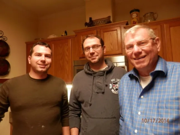 СТРІЛЕЦЬ ЛЬОДОВОГО АГЕНТА - Джон Росс, Бен Росс та Ед Росс (батько Джона) (Джонатан Росс - ЛІВОРУЧ)