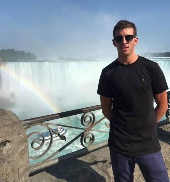 34-річний Люк Келлетт-Сміт не був удома рано вранці 28 грудня минулого року, коли, як повідомляється, вступив у гарячу суперечку з Бенардом Емекою Онехом.