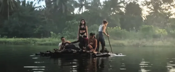 Мерчандайзинг заборонено. Тільки для редакційного використання. Використання обкладинки книги заборонено. Обов'язкове посилання: Фото Еверетта/Shutterstock (15168668h) THE BAYOU, зліва направо: Тайла Ковачевич-Ебонг, Мохаммед Мансарай, Мадалена Арагао, Еліша Епплбаум, Афіна Стратес, 2025. ? Випуск Vertigo / Надано колекцією Еверетта The Bayou - 2025