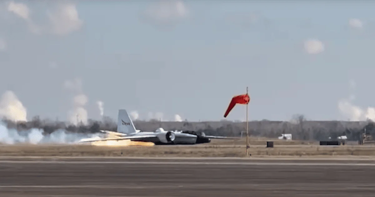 Літак NASA аварійно сів у Х’юстоні