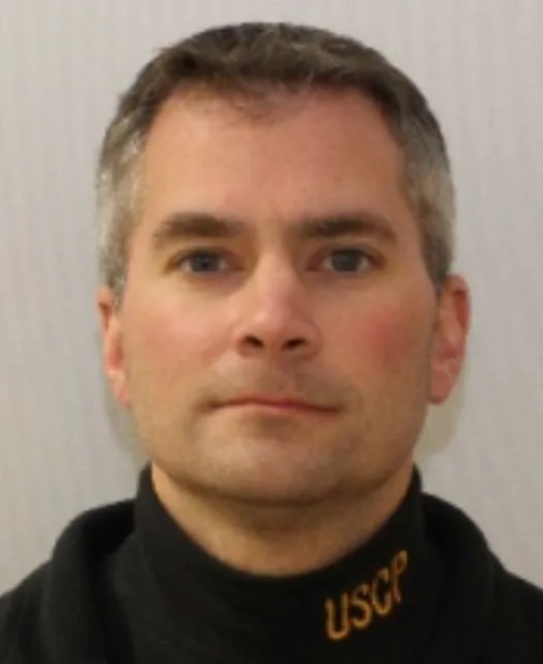 На цьому зображенні, опублікованому поліцією Капітолію США (USCP) 8 січня 2021 року, зображено офіцера USCP Браяна Д. Сікніка. - Сікнік помер від травм, отриманих під час штурму Капітолію прихильниками президента США Дональда Трампа 6 січня. Повідомляється, що в середу Сікніка вдарили вогнегасником по голові, коли він боровся з бунтівниками, які юрбою пробиралися до залів Конгресу. (Фото - / Поліція Капітолію США / AFP) / ВИКОРИСТАННЯ ОБМЕЖЕНО ДЛЯ РЕДАКЦІЙНИХ ЦІН - ОБОВ'ЯЗКОВЕ ПОСИЛАННЯ 