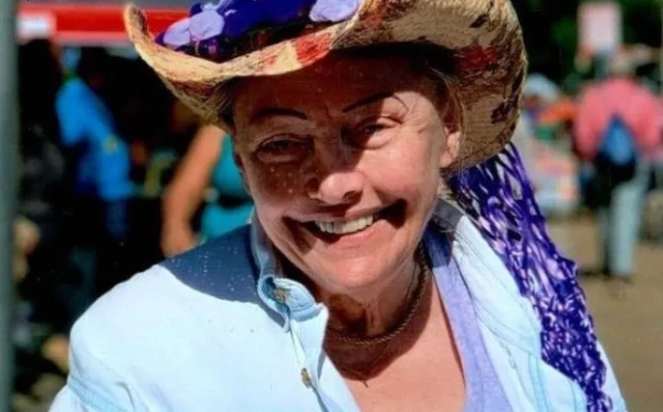 НА ФОТО: Джоан Рей Гінтер https://www.dignitymemorial.com/obituaries/san-antonio-tx/joan-ginther-11787582 НА ФОТО: Джоан Рей Гінтер https://www.dignitymemorial.com/obituaries/san-antonio-tx/joan-ginther-11787582