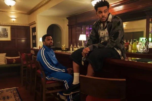 Шоу Вінса Стейплза - 2 сезон. (Зліва направо) Вінс Стейплз у ролі Вінса Стейплза та Зак Фокс у ролі Зака Фокса в 204-му епізоді 