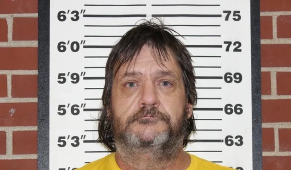 Офіс шерифа округу Вашингтон - Міссурі Подружжю Потосі висунуто звинувачення у 24 злочинах, пов'язаних з жорстоким поводженням з дітьми Шантель Гейфорд та Джеррі Меніс