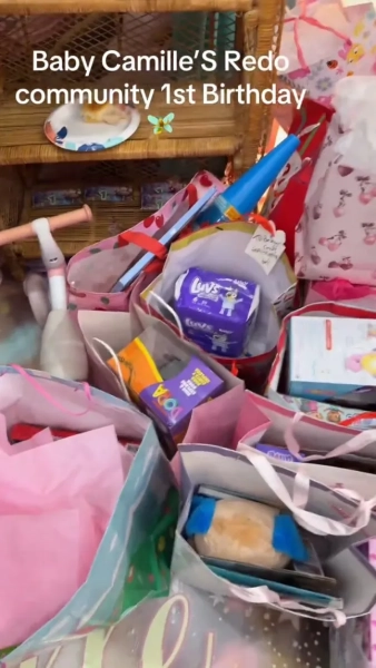 15480517 Однорічна Камілла з Канзас-Сіті, штат Міссурі, отримала чудовий подарунок на день народження від громади після того, як її мати, Тьяшія Віллс, сказала, що ніхто не з'явився на оригінальній вечірці дитини. Престон Гопкінс, пекар з Канзас-Сіті та власник солодощів Prestooss Sweets, допоміг координувати вечірку. Посилання 1 - https://www.tiktok.com/@tokyo.polework/video/7596623527562824974 Посилання 2 - https://www.instagram.com/prestooss/ Посилання 3 - https://www.firstalert4.com/2026/01/19/community-throws-birthday-bash-1-year-old-girl-after-no-one-showed-up-her-party/?utm_source=taboola&utm_medium=organicclicks&tbref=hp