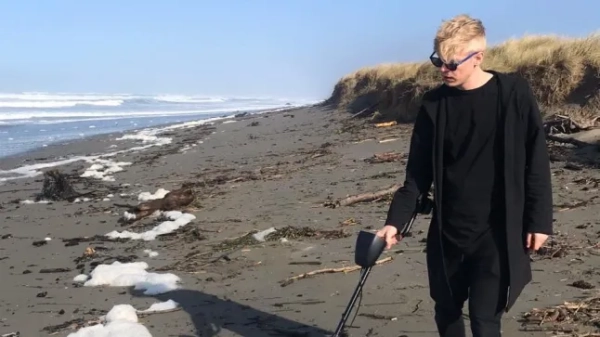 Зображення адвоката Ілона Маска як клоун: Джеймі Парккінен https://www.facebook.com/jaymie.parkkinen/photos