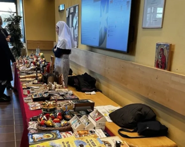 Черницю з монастиря Святої Єлизавети бачили за продажем товарів у шведському місті Тебю (Фото: Facebook)