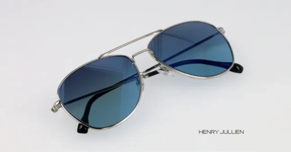 Окуляри Henry Jullien PACIFIC S 01, як їх носить Еммюель Макрон, зображення з вебсайту компанії