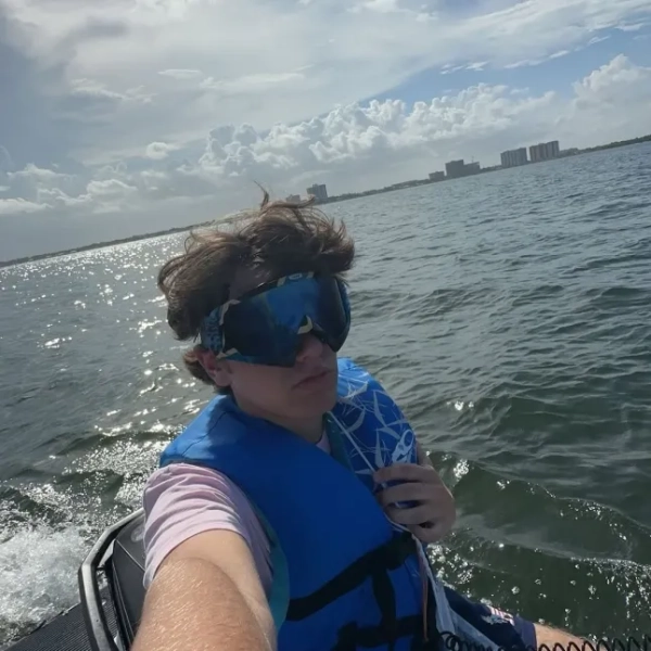 ОРІГІНАЛЬНИЙ ютубер MSN, який намагався пробратися на острів Епштейна, описує побачене фото: nicogrigg