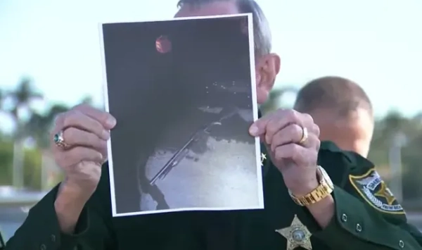 Прес-конференція ФБР щодо дробовика та газового балончика щодо нічного розслідування в Мар-а-Лаго https://www.youtube.com/live/BNGs5VWHg60