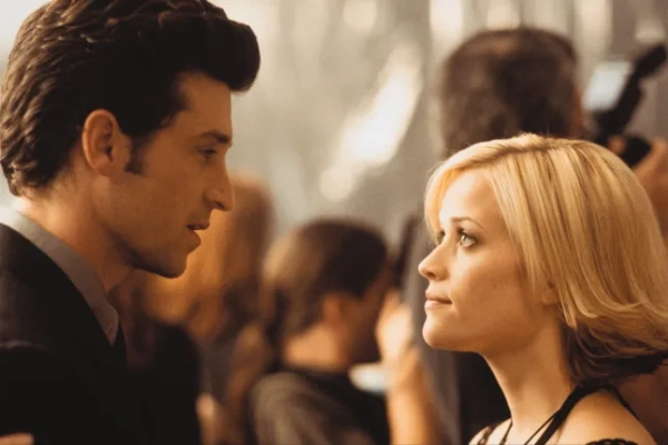 ФІЛЬМИ... Солодкий дім, Алабама (2002) Кіносеанси - Патрік Демпсі та Різ Візерспун Молода жінка з білим бекграундом тікає від чоловіка в Алабамі та перетворюється на світську левицю з Нью-Йорка Солодкий дім, Алабама... На фото: Патрік Демпсі (ліворуч) та Різ Візерспун (праворуч). Розповсюджувач: Buena Vista International. Для отримання додаткової інформації зверніться до місцевого прес-офісу Buena Vista International.