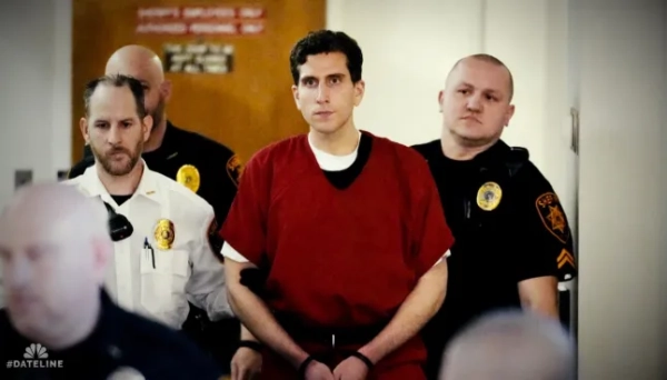 11627615 Батьки жертви вбивства в Айдахо Кейлі Гонсалвес «сподіваються», що вона ВИКРАПЛА піхви ножа, на яких було знайдено ДНК підозрюваного Браяна Кохбергера, і «зіграла свою роль у розкритті власного вбивства»: «Це момент, коли можна поставити шах і мат»