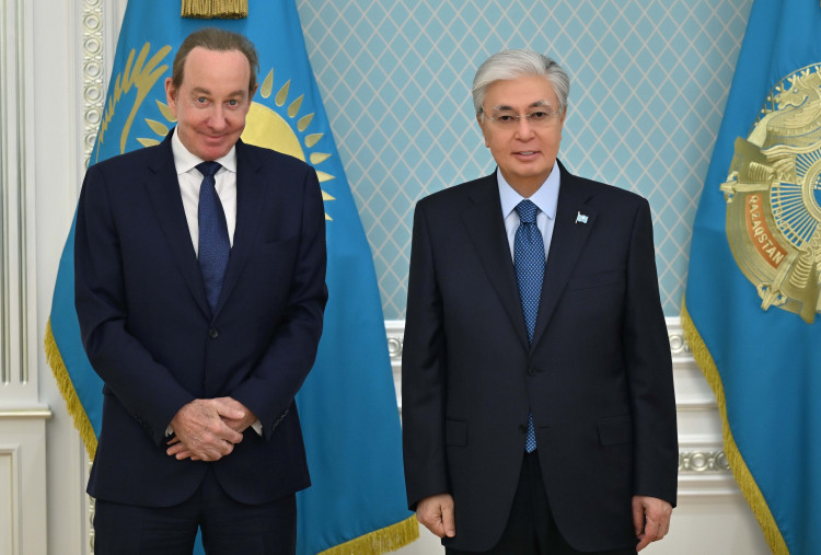 Глава Казахстану прийняв головного виконавчого директора Air Astana Пітера Фостера