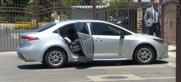 Згідно з нещодавно опублікованими судовими документами, температура тіла однорічного хлопчика, який помер у неділю після того, як мати залишила його в машині, поки вона проходила процедуру для обличчя, становила 107 градусів. Згідно зі звітами, поданими поліцією Бейкерсфілда, у Амілліо Гутьєрреса з Вісалії не було пульсу чи інших ознак життя, коли його доставили до Adventist Health. Його оголосили мертвим після того, як персонал працював над ним 40 хвилин.