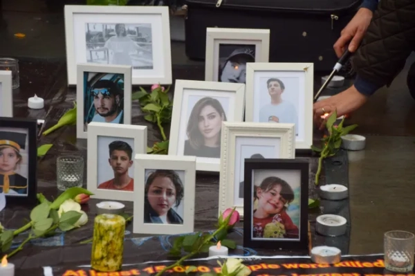 Обов'язкове джерело: Фото Вука Валчича/ZUMA Press Wire/Shutterstock (16527409u) Члени іранської громади влаштовують панахиду на Трафальгарській площі за жертвами іранського режиму та на знак протесту проти Ісламської Республіки. Іранська панахида на Трафальгарській площі, Лондон, Англія, Велика Британія - 7 лютого 2026 року