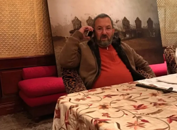 Це недатоване фото, опубліковане демократами в Комітеті з нагляду Палати представників, зображує колишнього прем'єр-міністра Ізраїлю Ехуда Барака. (Комітет з нагляду Палати представників через AP)