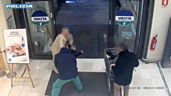 У Румунії чоловік викрав малюка у матері в супермаркеті