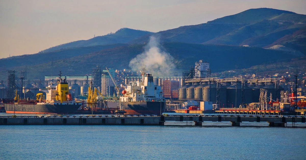 Порт "Новоросійськ" у Краснодарському краї Росії Порт "Новоросійськ" у Краснодарському краї Росії